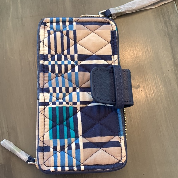 NWT Vera Bradley Cell Phone Wristlet - Picture 2 of 7